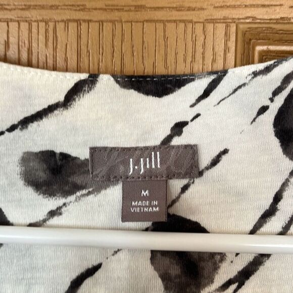 J. Jill Soft Print Button Front Top Size medium - Picture 2 of 5